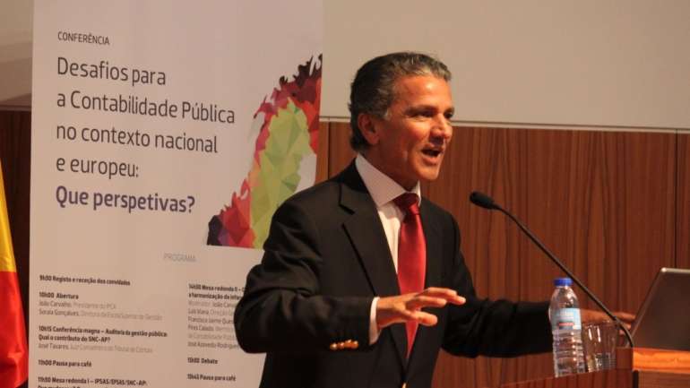 José Tavares foi, entre 1995 e fevereiro de 2020, chefe do gabinete do presidente do TdC, tendo trabalhado os últimos quatro anos ao lado do seu antecessor, Vítor Caldeira