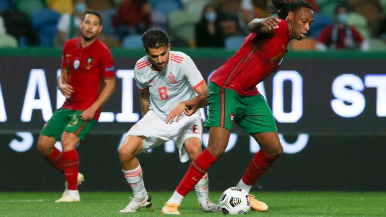 O central do Olympiacos foi titular ao lado de Pepe no eixo da defesa portuguesa