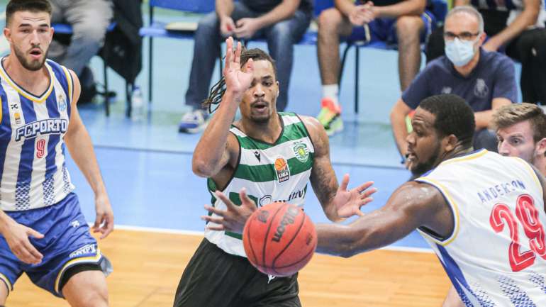 Travante Williams chegou cedo às três faltas, passou mais tempo no banco mas reentrou para dar o empurrão final para a vitória do Sporting na Taça de Portugal
