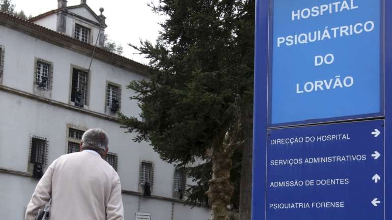 Cada hospitalização teve uma duração mediana de 18 dias