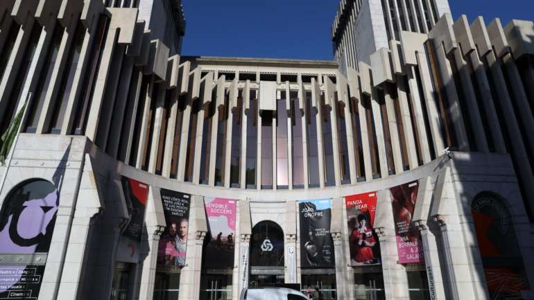 Nesta 18.ª edição, o festival contará com 206 filmes, dos quais 31 em estreia mundial, que serão repartidos por uma programação mensal, em módulos, com sessões em sala e "online"