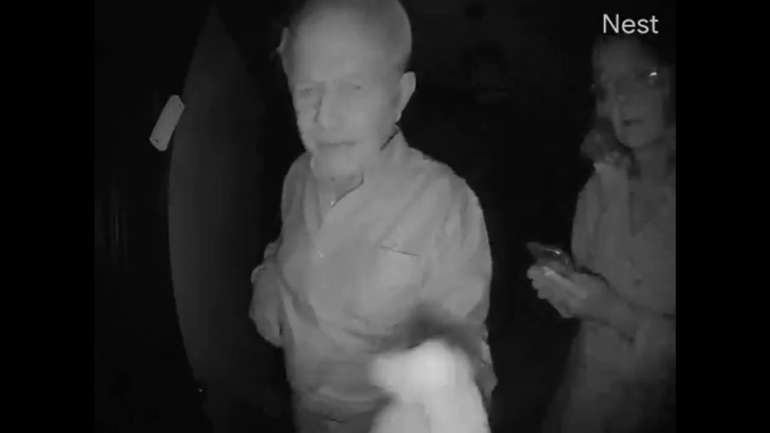 Robert Wilson tocou à campainha de Milgrom às 2h15 da madrugada
