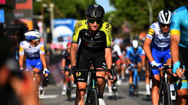 Lucas Hamilton era um dos ciclistas da Mitchelton-Scott que ainda estava em prova