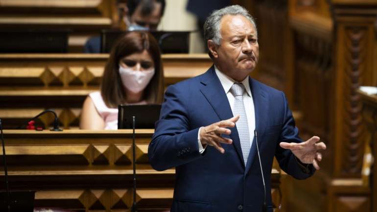 Quanto ao calendário, as sessões públicas deverão realizar-se em novembro e o PSD conta entregar o projeto final no parlamento até final do ano