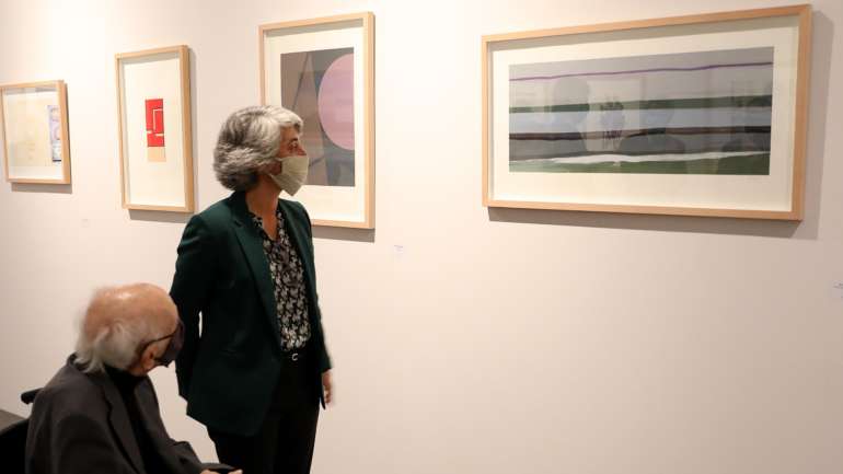 A condecoração aconteceu numa das salas da exposição "O Tempo das Imagens III", patente na Biblioteca Nacional de Portugal, em Lisboa