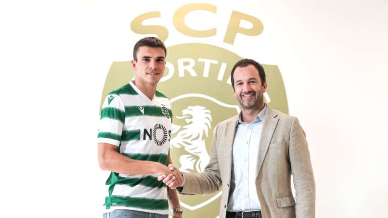 Palhinha com Frederico Varandas, presidente do Sporting, depois da renovação de contrato com o clube onde chegou como júnior em 2013