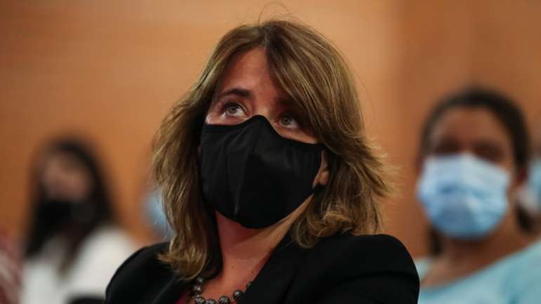 O BE aguarda a entrega da proposta de lei anunciada pelo Governo, "sabendo que seria inaceitável o comprometimento da privacidade de estudantes em idade escolar, trabalhadores ou elementos do exército"