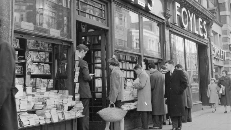 Desde o início da pandemia, 35 livrarias membro da ABA fecharam portas, indicou a associação à agência France Presse, estimando que 20% das livrarias independentes estão a ser ameaçadas de encerramento
