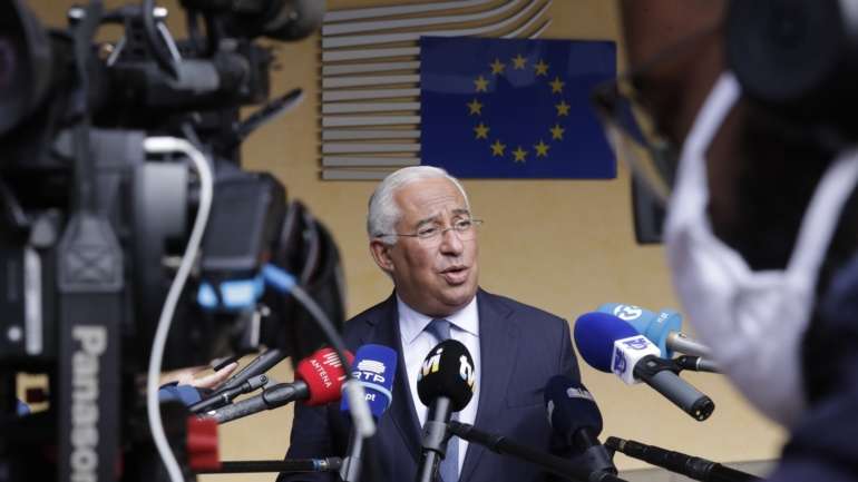 O primeiro-ministro sugere que os portugueses repensem as celebrações de natal.