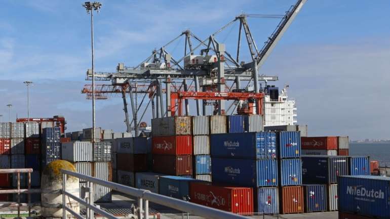 A Administração do Porto de Lisboa diz que está em curso um plano para instalar essa capacidade, "Onshore Power Supply", que criará a infraestrutura necessária "para fornecer energia elétrica aos navios no Terminal de Cruzeiros de Lisboa e nos terminais de carga da Zona Oriental"
