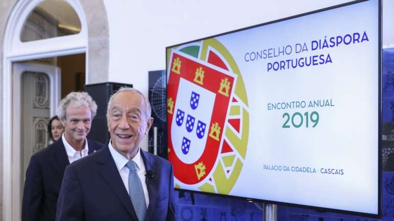 O colóquio é organizado em colaboração com o departamento de Línguas, Literaturas e Culturas da Faculdade de Ciências Sociais e Humanas da Universidade Nova de Lisboa
