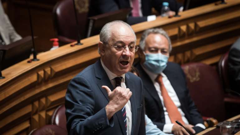O PSD não alinha na dramatização e acredita que o Orçamento vai mesmo passar. Tudo não passa de uma ópera bufa à esquerda