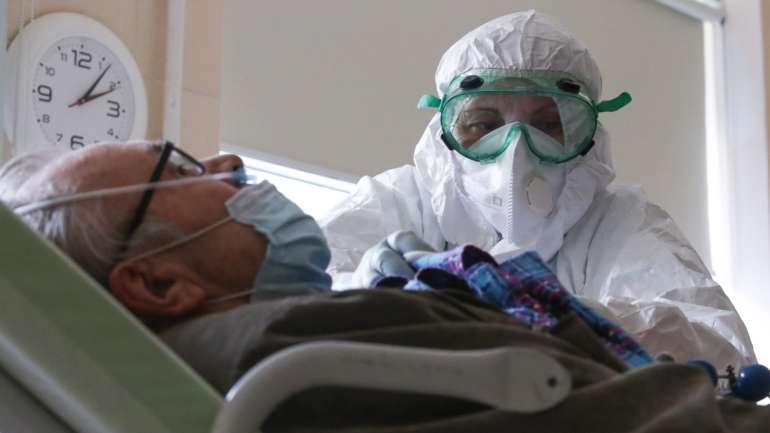 Com o objetivo de determinar os efeitos da Covid-19 a longo prazo em utentes hospitalizados, o estudo estima que 64% dos pacientes continuam a sentir falta de ar e em 55% subsiste a fadiga