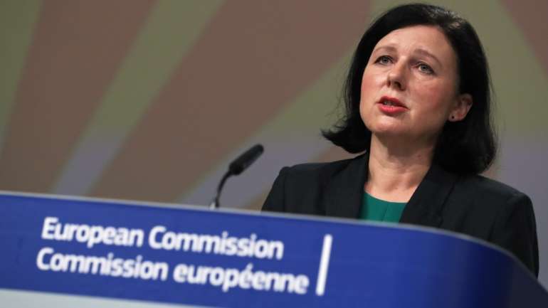 O executivo europeu deverá apresentar até final do ano uma nova legislação para regulamentar melhor os gigantes tecnológicos