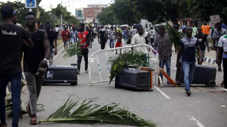Pelo menos 20 pessoas morreram nas manifestações