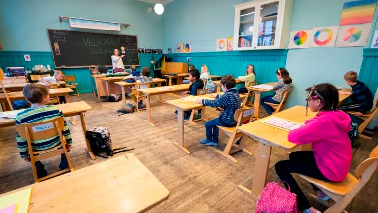 Quando as escolas norueguesas reabriram em abril, o nível de medidas era vermelho, o mais alto