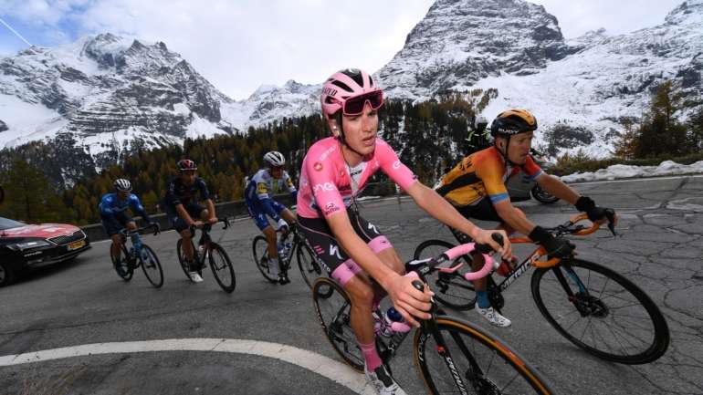 João Almeida quebrou no Stelvio (mais uma vez sem ajuda de uma equipa que não conseguiu fazer mais), perdeu a rosa mas nunca desistiu até final do melhor resultado
