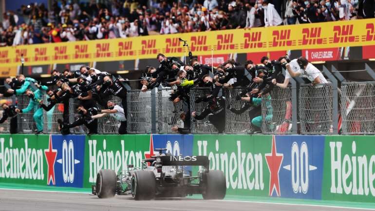 O piloto inglês está cada vez mais perto do sétimo título, um registo que também vai igualar a marcar de Schumacher