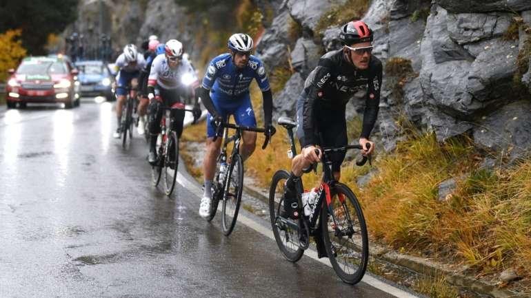 Rui Costa entrou na fuga de mais de 20 corredores, foi aguentando os vários ataques e lutou ao sprint pelo segundo lugar, ganho por Michael Woods