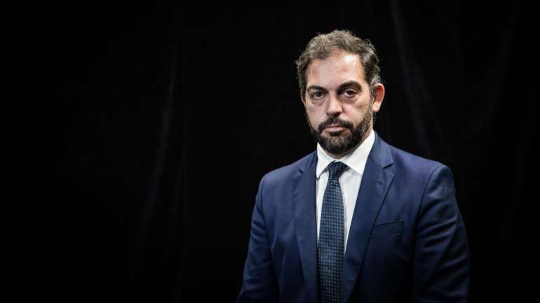 Primeira reação do Governo ao voto contra do BE foi feita pelo secretário de Estado dos Assuntos Parlamentares