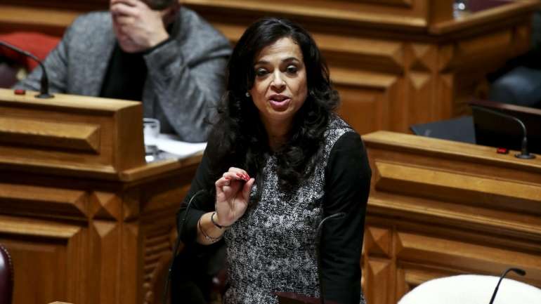 Luísa Salgueiro teme que se não forem tomadas medidas, que no Natal seja obrigatório o confinamento