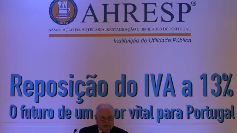 A AHP anunciou ter feito chegar à secretária de Estado do Turismo, Rita Marques, as suas preocupações, propondo que permita uma exceção a quem apresente um comprovativo de reserva nos hotéis, em data prévia ao anúncio da medida
