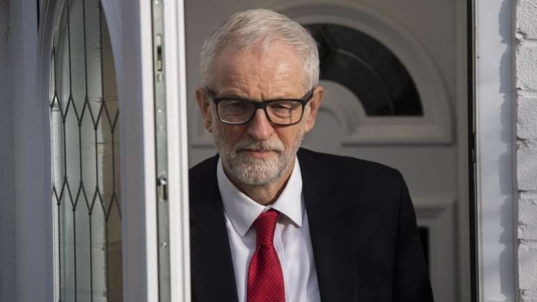 "É difícil não concluir que o antissemitismo dentro do Partido Trabalhista poderia ter sido combatido de forma mais eficaz se a liderança tivesse escolhido fazê-lo", referem os autores, numa crítica a Corbyn