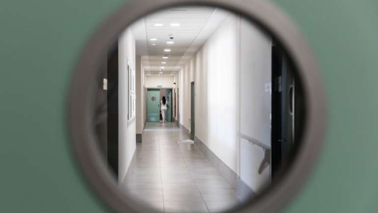 O lar contratou uma assistente social, que entrou esta sexta-feira em funções, na sequência do surto