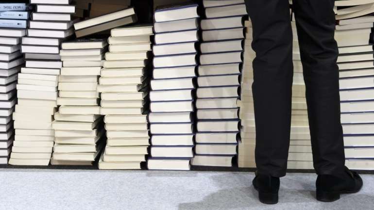 A editora Livros Cotovia foi fundada em 1988, por André Fernandes Jorge (1945-2016), com seu irmão, o poeta João Miguel Fernandes Jorge, que abandonou o projeto editorial pouco tempo depois