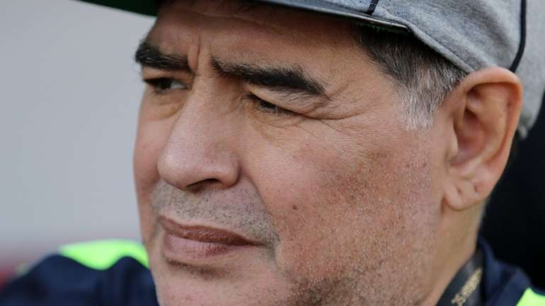 O seu médico pessoal tinha explicado em conferência de imprensa na segunda-feira que, nos últimos dias, Maradona apresentava problemas com a alimentação e um quadro clínico de desidratação e anemia