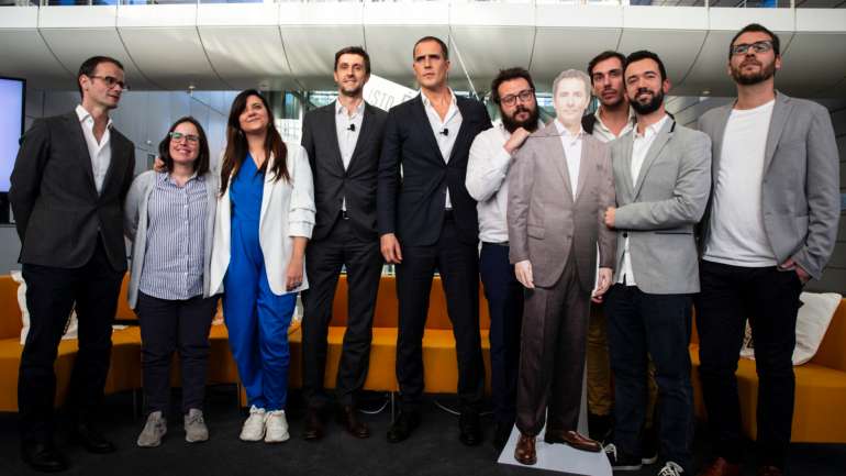 Uma semana antes o humorista já tinha deixado no ar a hipótese de fazer o programa em casa, mas não deu a certeza "para não entusiasmar" Daniel Oliveira, diretor de programas da SIC