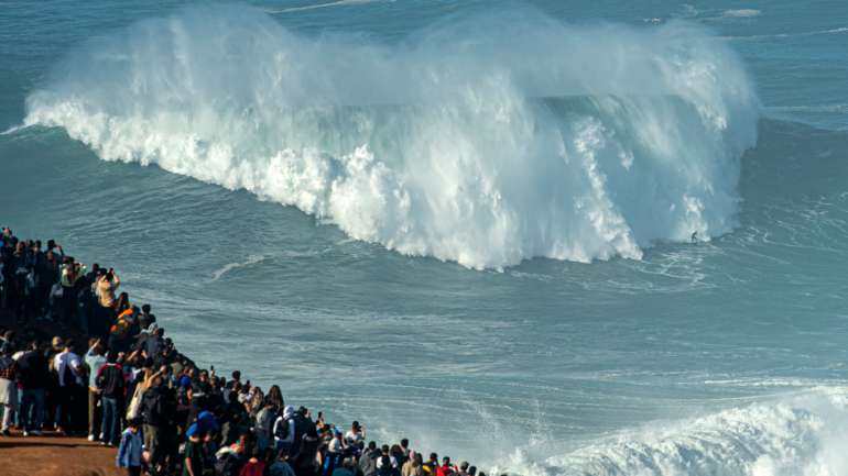 A autarquia reage assim ao despacho da Capitania do Porto da Nazaré, que esta quarta-feira interditou a Praia do Norte a qualquer atividade de surf