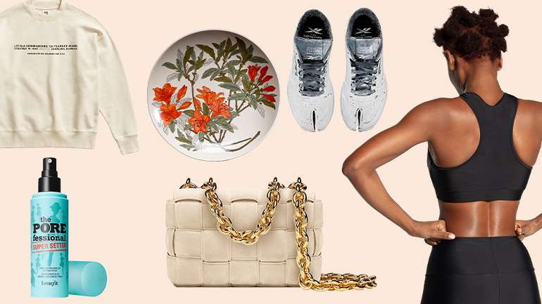 Da esquerda para a direita, no sentido dos ponteiros do relógio: camisola Lee x H&M, prato JNcQUOI & Viúva Lamego, ténis Maison Margiela x Reebok, coleção "Timeless" da Açaí com Granola, mala Bottega Veneta e fixador The Porefessional da Benefit