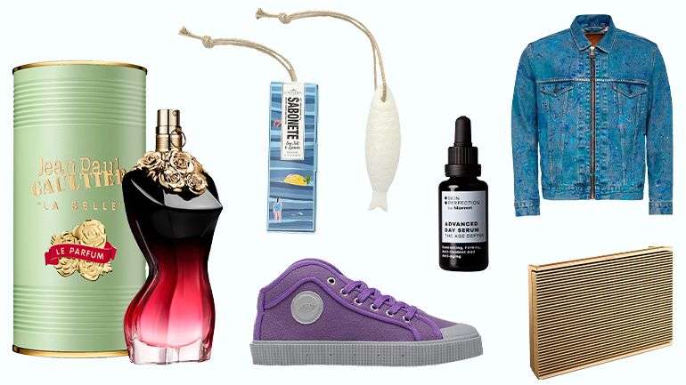 Da esquerda para a direita, no sentido dos ponteiros do relógio: La Belle Le Parfum de Jean Paul Gaultier, Sabonete Sardinha da Castelbel, sérum Skin Perfection by Bluevert, blusão Levi's + Béhen, coluna Bang & Olufsen e ténis Sanjo x Burel