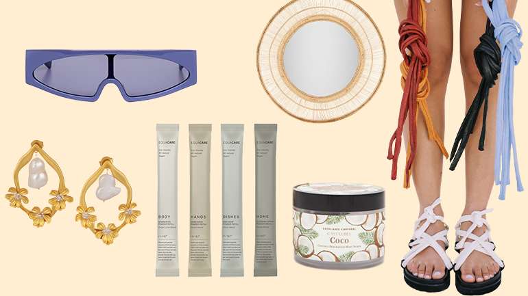 Da esquerda para a direita, no sentido dos ponteiros do relógio: óculos Rick Owens, espelho Kinda Home, sandálias Pallas, esfoliante Castelbel, produtos de higiene Equa Care e brincos Cata Vassalo x Alice Trewinnard