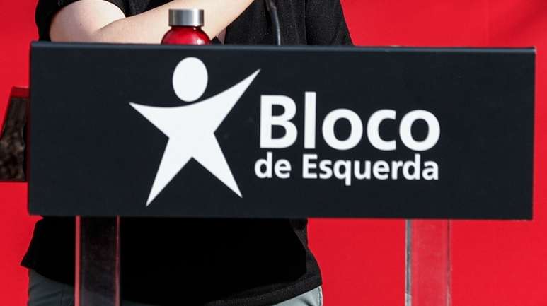 A coordenadora nacional do Bloco de Esquerda (BE), Catarina Martins, intervém durante o comício de apresentação da candidatura de Luís Gomes (ausente na foto), à Câmara Municipal de Salvaterra de Magos, em Santarém ,12 de junho de de 2021. ANTÓNIO COTRIM/LUSA