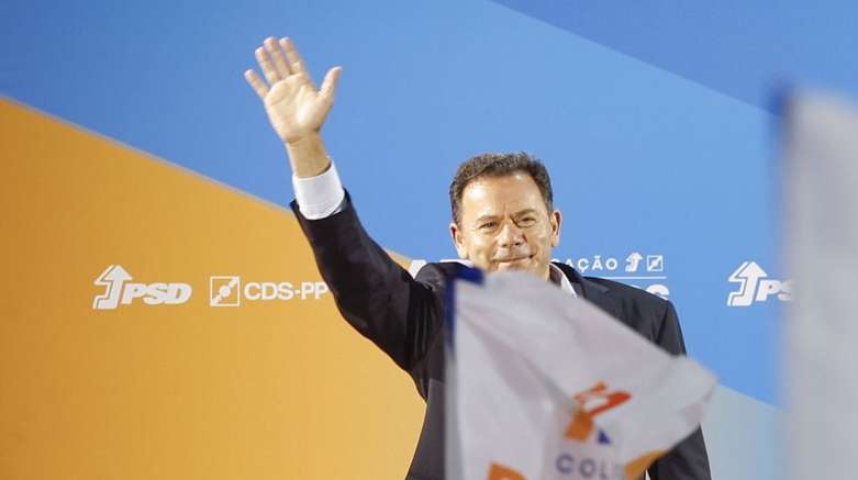 O presidente do Partido Social Democrata (PSD), Luís Montenegro, durante um jantar/comício, no âmbito da campanha para as eleições legislativas, em Portalegre, 02 de maio de 2025. ANTÓNIO PEDRO SANTOS/LUSA