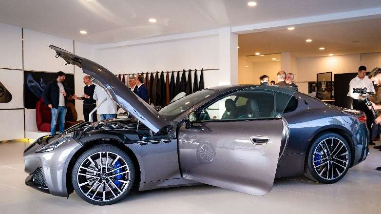 Antes da visita à Milan Design Week e ao Rolex Monte-Carlo Masters, o Maserati GranTurismo foi apresentado aos condutores portugueses no "showroom" de Cascais