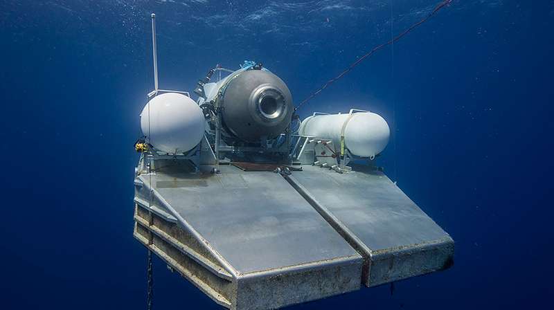 A embarcação "Titan" é feita de fibra de carbono e titânio