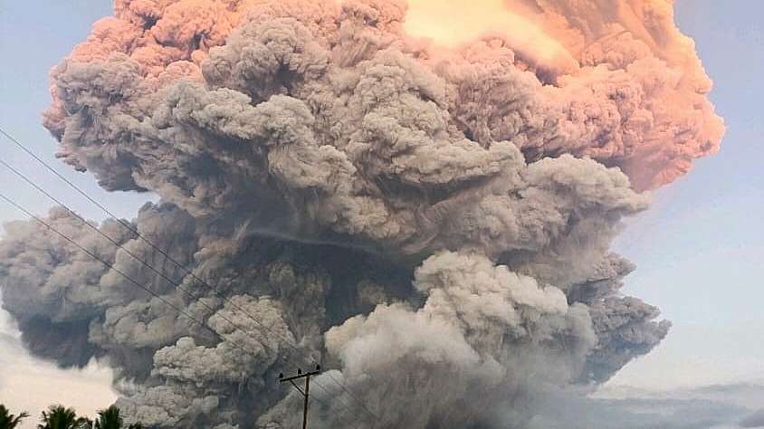 epa12180880 A handout photo made available by the Vulcanology and Geological Disaster Mitigation Center (PVMBG) of the Indonesian Ministry of Energy and Mineral Resources, shows the Lewotobi Laki-Laki volcano spewing volcanic materials during an eruption in East Flores, East Nusa Tenggara province, Indonesia, 17 June 2025. Indonesian authorities have raised the alert status of the volcano to the highest level on 17 June 2025.  EPA/PVMBG HANDOUT BEST QUALITY AVAILABLEHANDOUT EDITORIAL USE ONLY/NO SALES