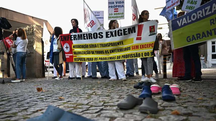Enfermeiros do Instituto Português de Oncologia (IPO) de Coimbra decidiram, na terça-feira, realizar uma vigília, em frente à instituição, caso o conselho de administração não lhes atribua mais um dia de férias por cada dez anos de serviço
