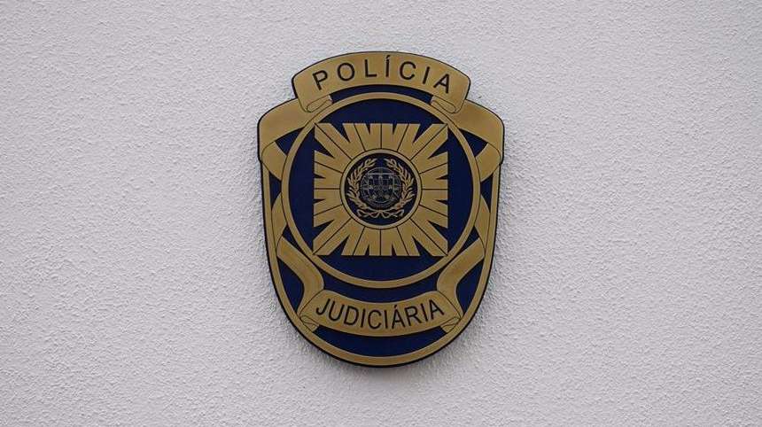 Vítima conseguiu pedir ajuda a funcionários bancários, que alertaram a PSP
