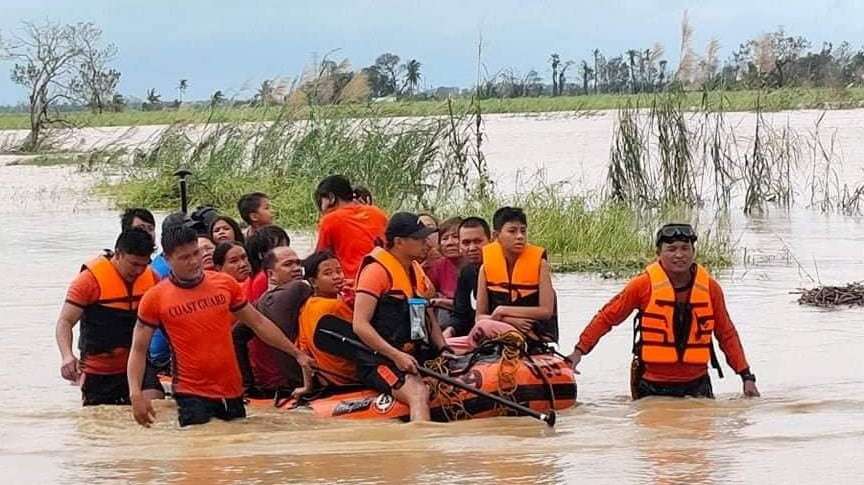 epa09647670 A handout photo made available by the Philippine Coast Guard (PCG) shows coastguard personnel conducting rescue mission at a flood-affected village in Kabangkalan City, Negros Occidental, Philippines, 17 December 2021 (issued on 18 December 2021). According to the National Disaster Risk Reduction and Management Council (NDRRMC), the death toll from the strongest typhoon to hit the Philippines this year has risen to 18 and more than 300,000 people evacuated from their homes and beachfront resorts as Typhoon Rai ravaged the central region of the country.  EPA/PCG HANDOUT BEST QUALITY AVAILABLE HANDOUT EDITORIAL USE ONLY/NO SALES
