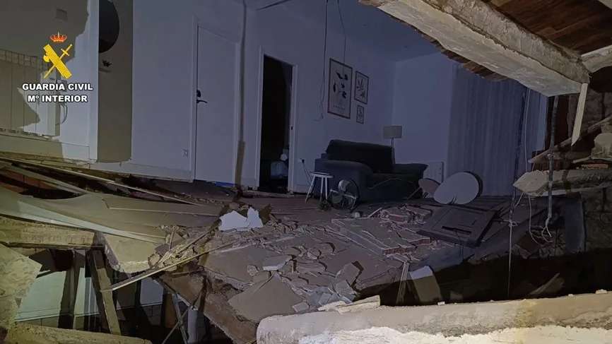 Dos doze feridos, um homem apresentava uma possível fratura na perna e um ferimento aberto, enquanto os restantes sofreram ferimentos leves, segundo as autoridades