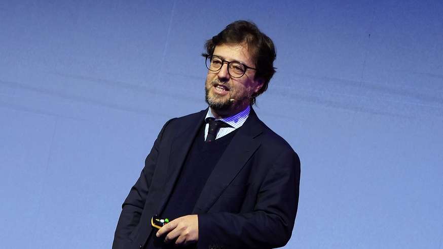 Miguel Poiares Maduro, presidente da Comissão Científica do Fórum Futuro, Fundação Calouste Gulbenkian, discursa durante o congresso da APAVT – Associação Portuguesa das Agências de Viagens e Turismo, na Alfândega do Porto, 26 de Novembro 2023. ESTELA SILVA/LUSA