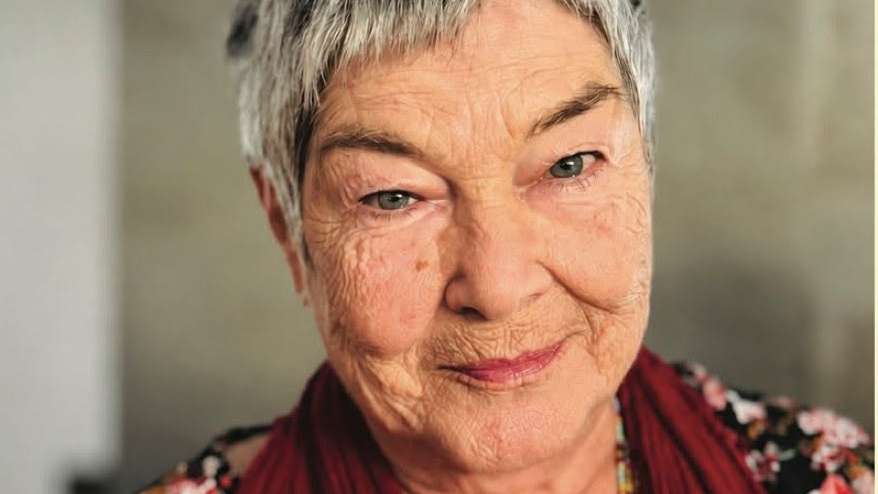 Clara Joana numa família de tradições teatrais, sendo filha do ator António Vitorino