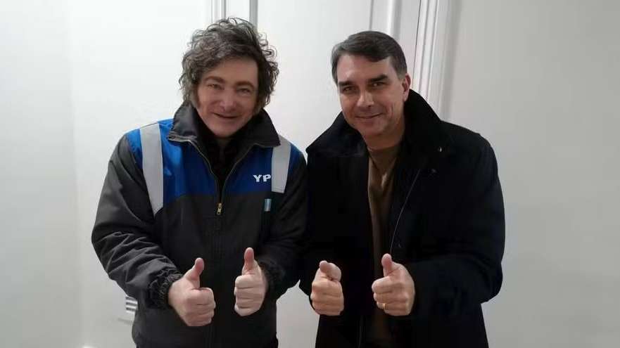 Javier Milei e Flávio Bolsonaro