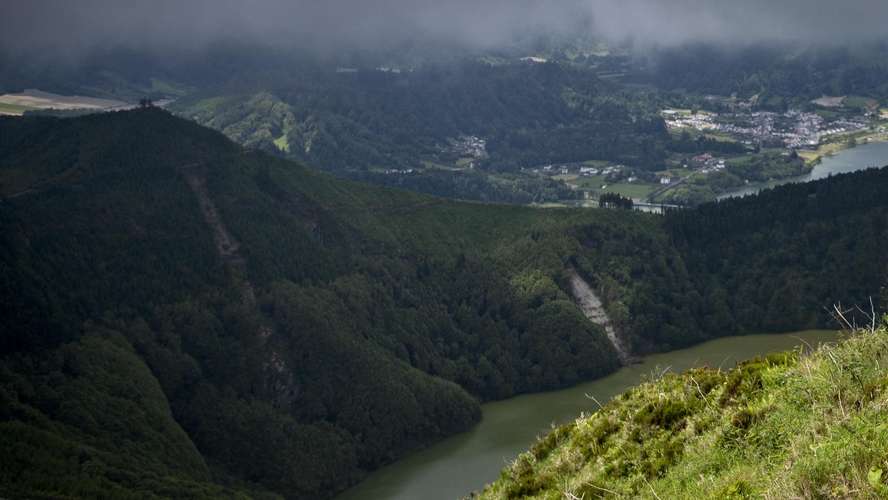 Turistas visitam a Lagoa das Sete Cidades, Ilha de São Miguel, Açores, 15 de junho de 2021. EDUARDO COSTA/LUSA