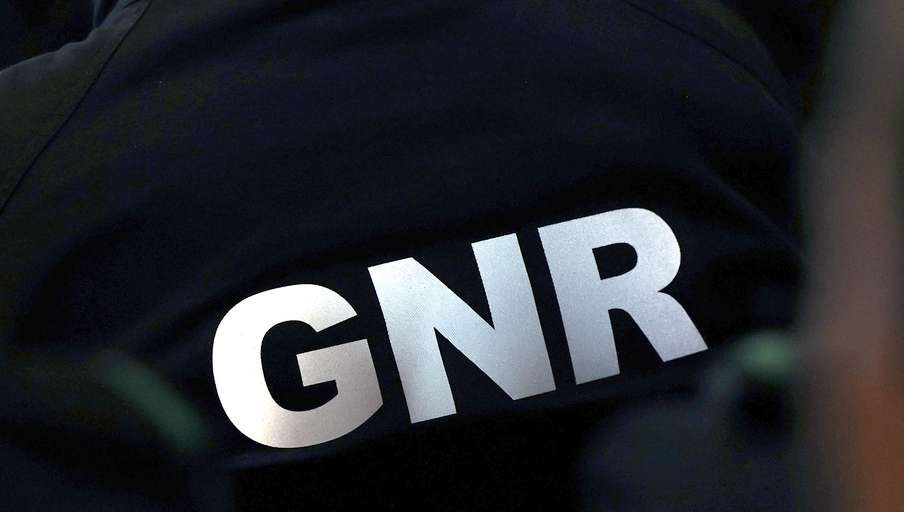 Agente da GNR durante a cerimónia de apresentação do reforço de meios policiais para o distrito de Braga, no Paço dos Duques de Bragança em Guimarães, 28 de novembro 2022. ESTELA SILVA/LUSA