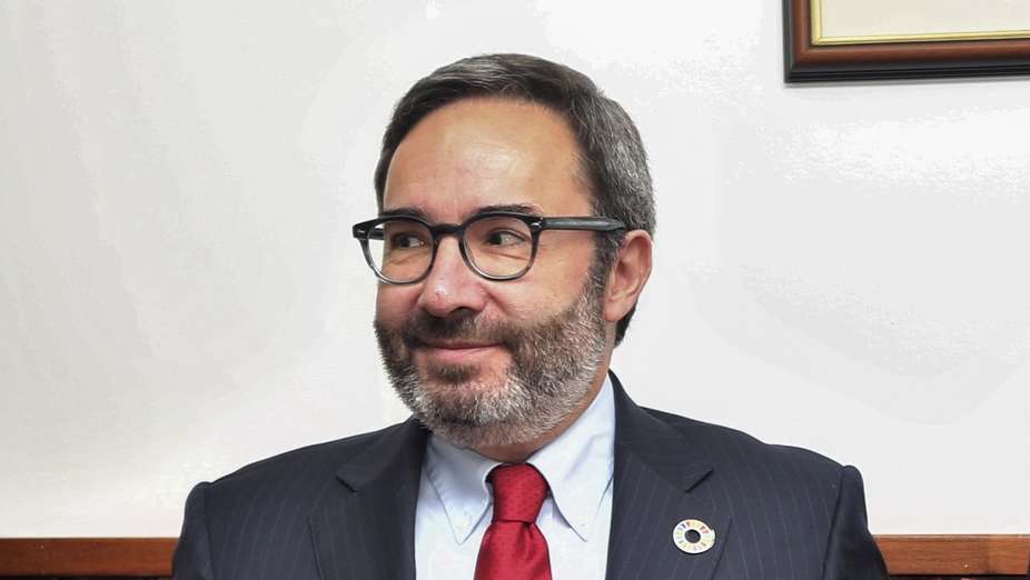 Jorge Moreira da Silva (E), diretor executivo do Escritório das Nações Unidas para Serviços de Projetos (UNOPS) é recebido por Verônica Macamo (D), ministra dos Negócios Estrangeiros e Cooperação de Moçambique, em Maputo, Moçambique, 17 de junho de 2024. Jorge Moreira da Silva encontra-se em Moçambique para participar na conferência "O Papel da Cooperação Internacional na Ação Climática, no Desenvolvimento Sustentável e na Resposta às Crises". LUÍSA NHANTUMBO/LUSA